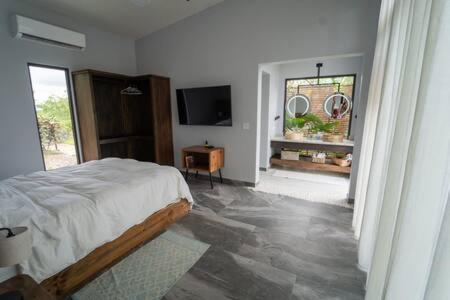 Modern Villa Overlooking Macal River Valley Benque Viejo Del Carmen ภายนอก รูปภาพ