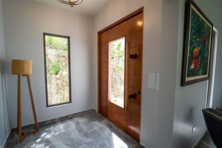 Modern Villa Overlooking Macal River Valley Benque Viejo Del Carmen ภายนอก รูปภาพ