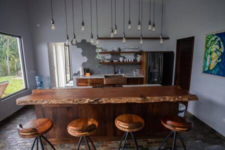 Modern Villa Overlooking Macal River Valley Benque Viejo Del Carmen ภายนอก รูปภาพ